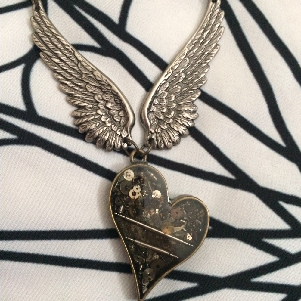 Heart & wings necklace